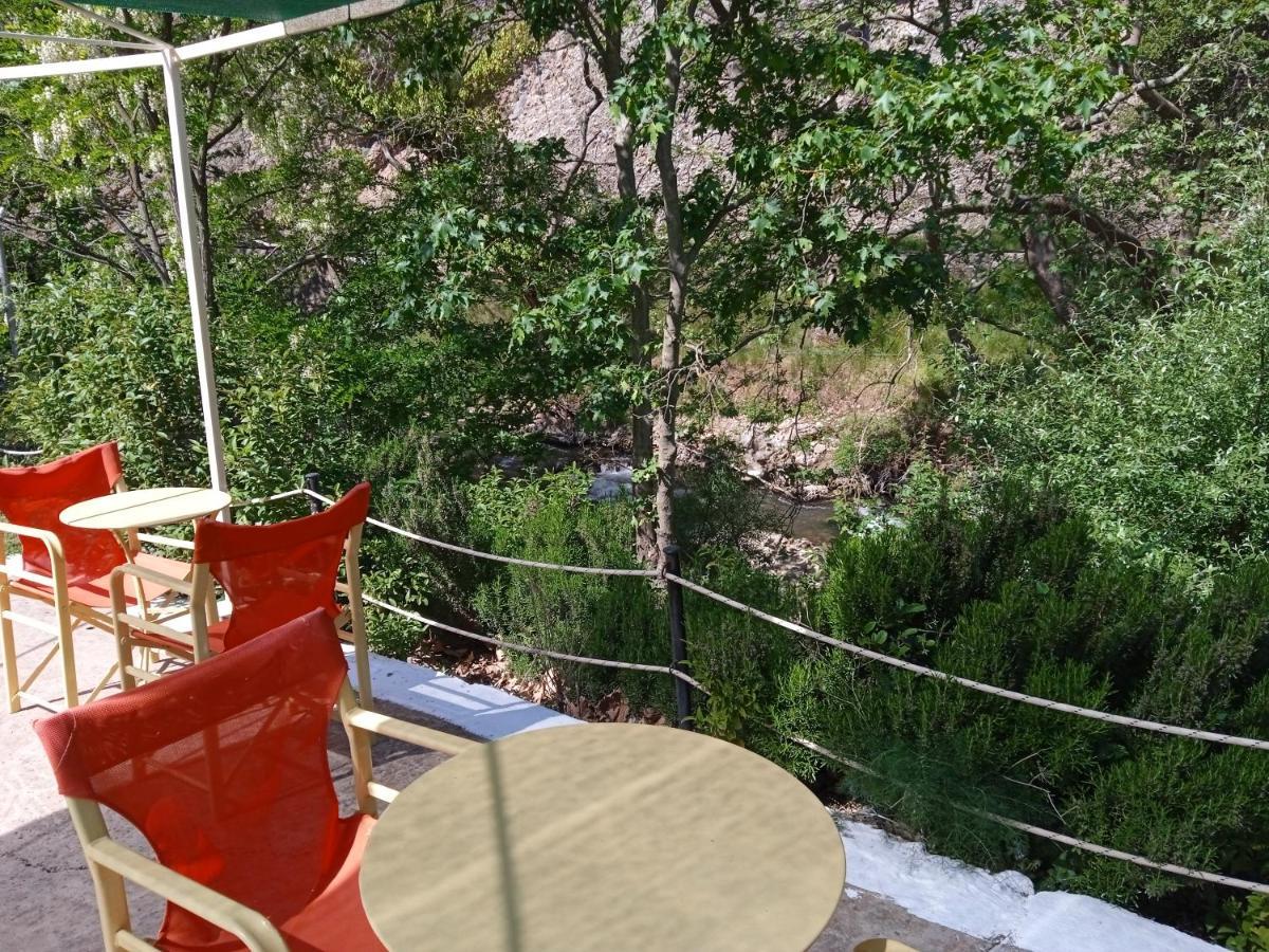 Guesthouse Eleftherios Калаврита Екстериор снимка