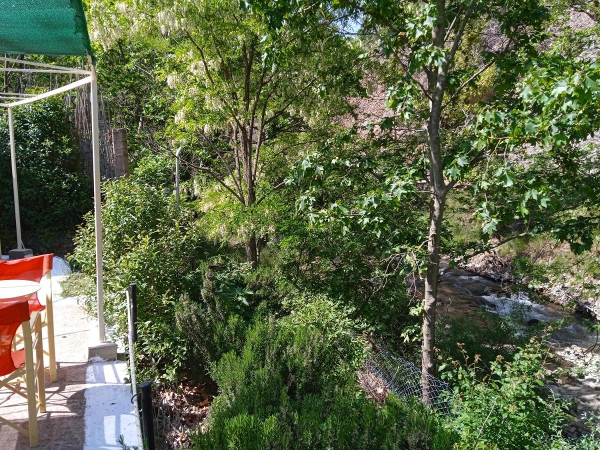 Guesthouse Eleftherios Калаврита Екстериор снимка