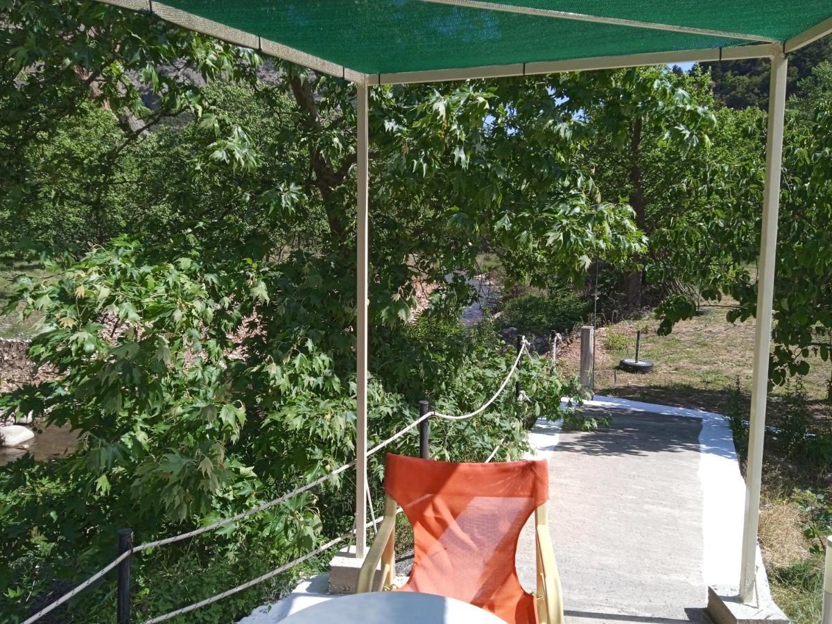 Guesthouse Eleftherios Калаврита Екстериор снимка