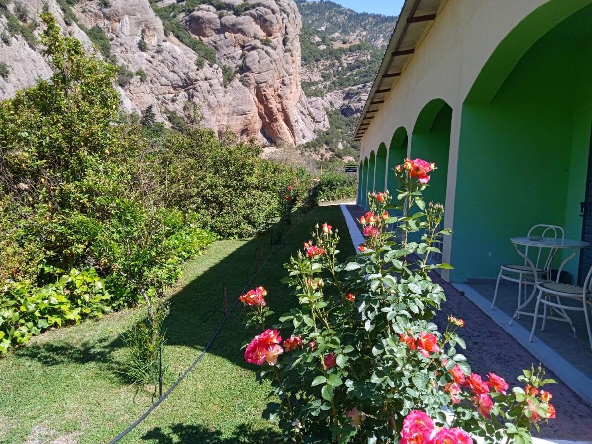 Guesthouse Eleftherios Калаврита Екстериор снимка