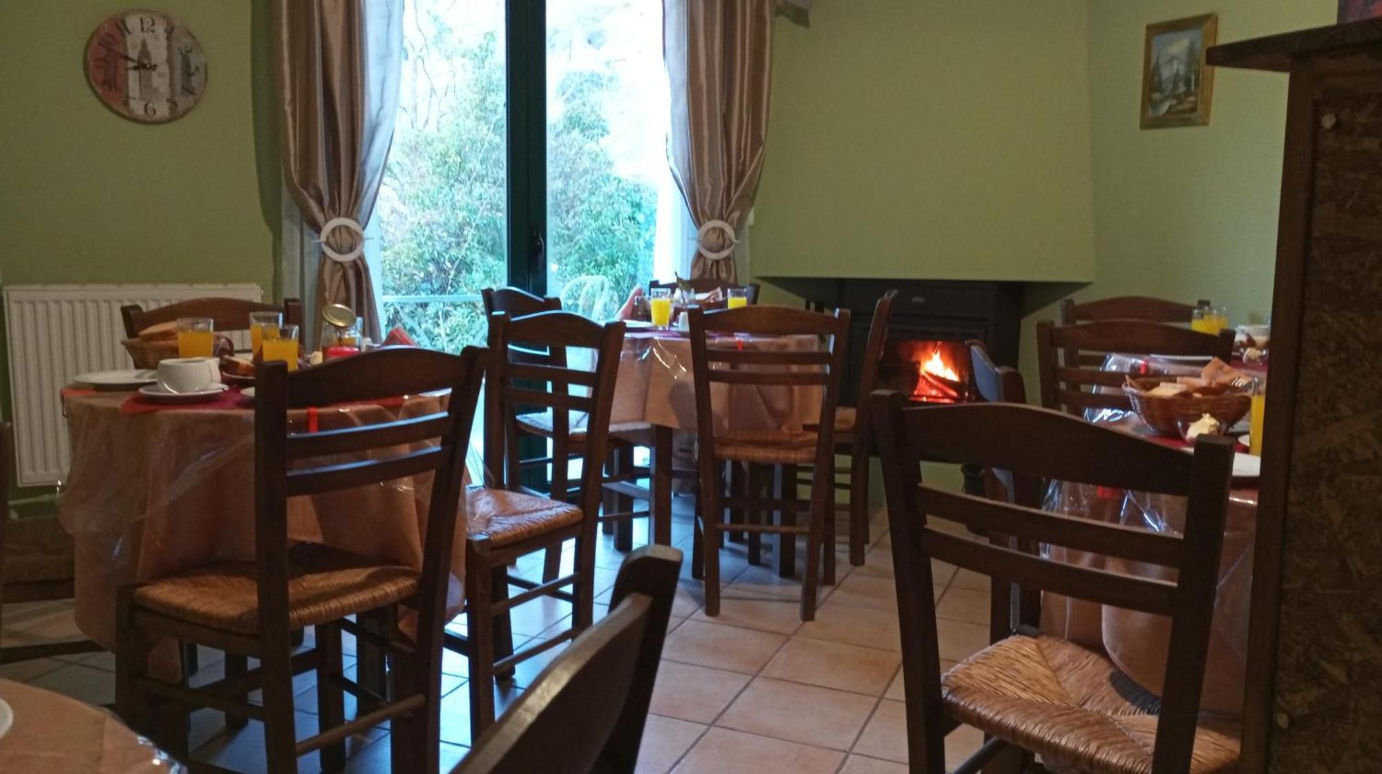 Guesthouse Eleftherios Калаврита Екстериор снимка