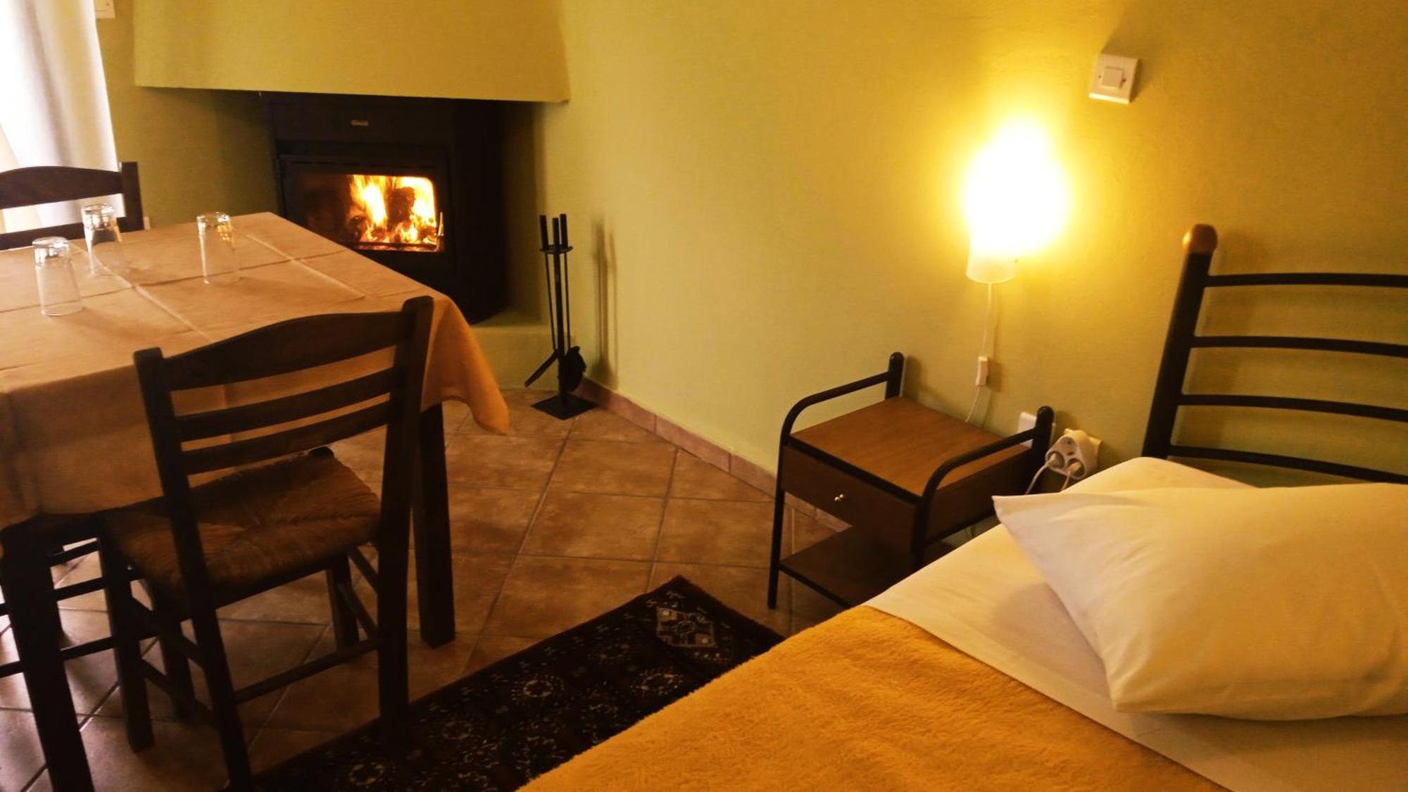 Guesthouse Eleftherios Калаврита Екстериор снимка