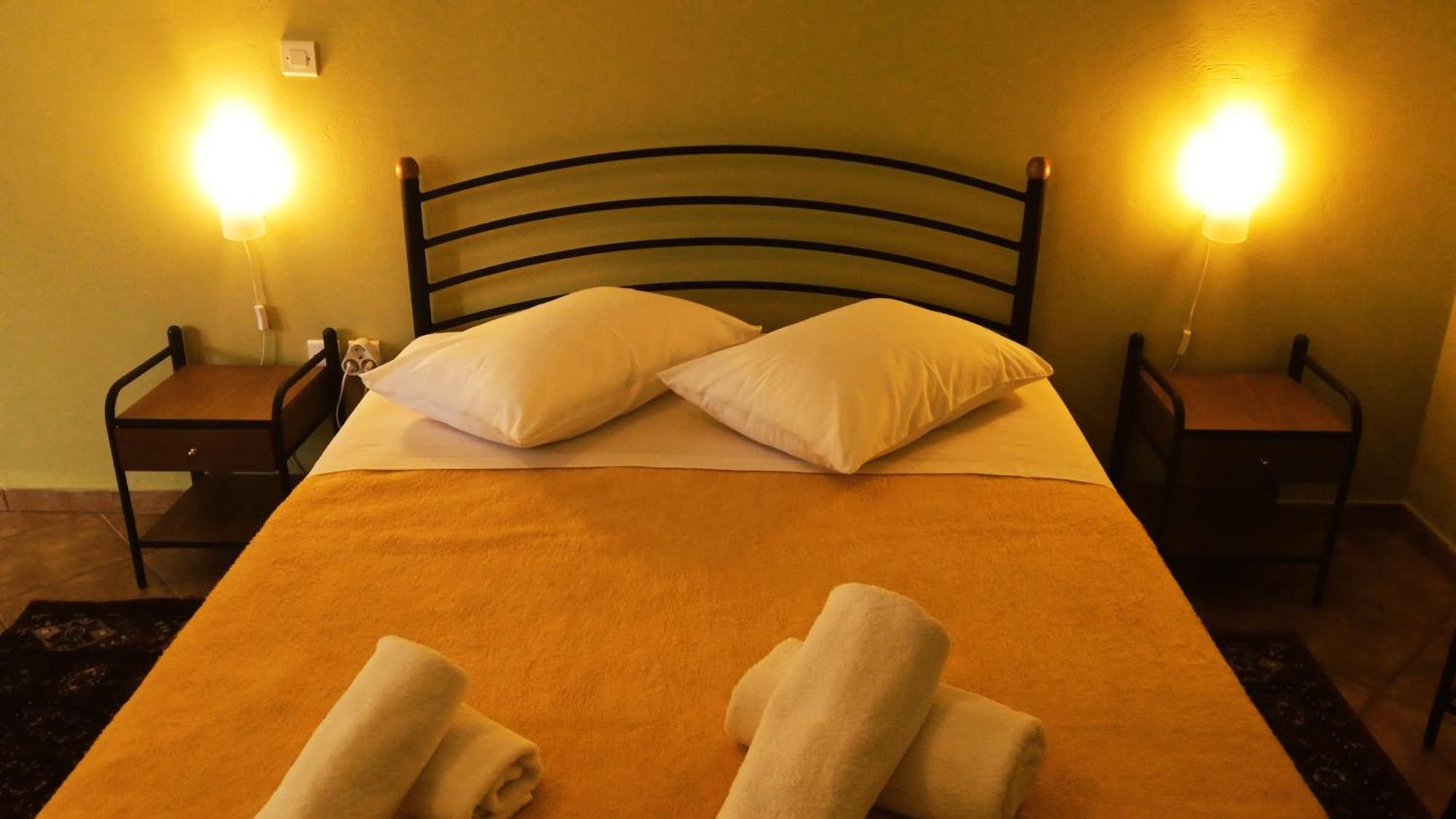 Guesthouse Eleftherios Калаврита Екстериор снимка
