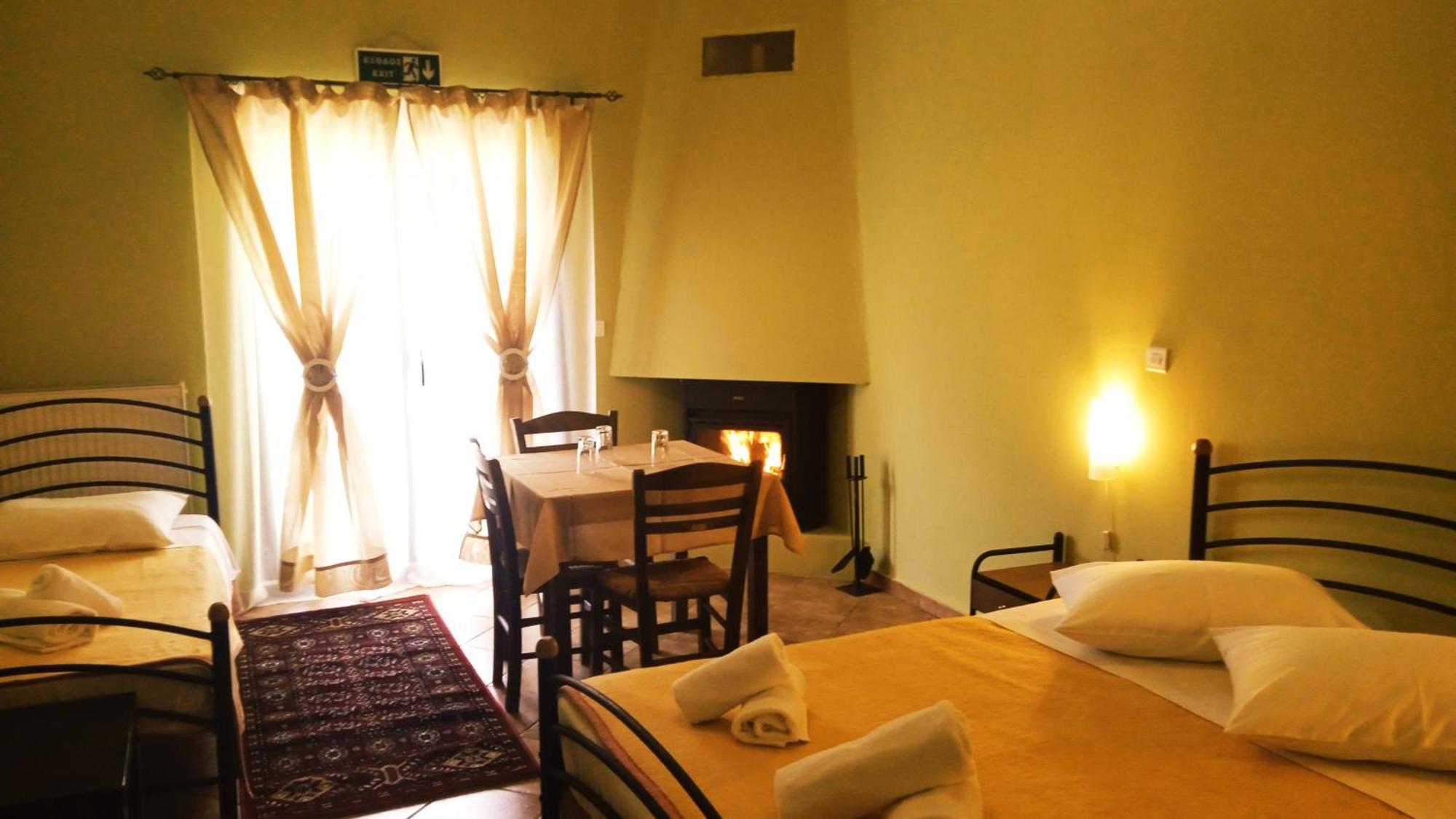 Guesthouse Eleftherios Калаврита Екстериор снимка