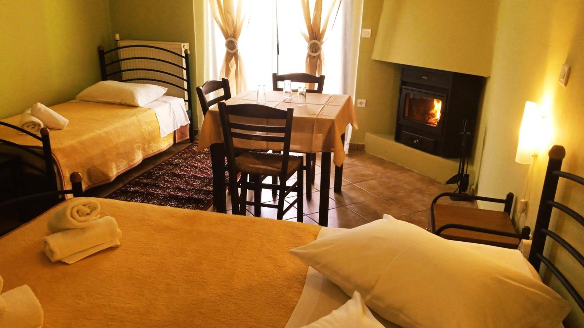Guesthouse Eleftherios Калаврита Екстериор снимка