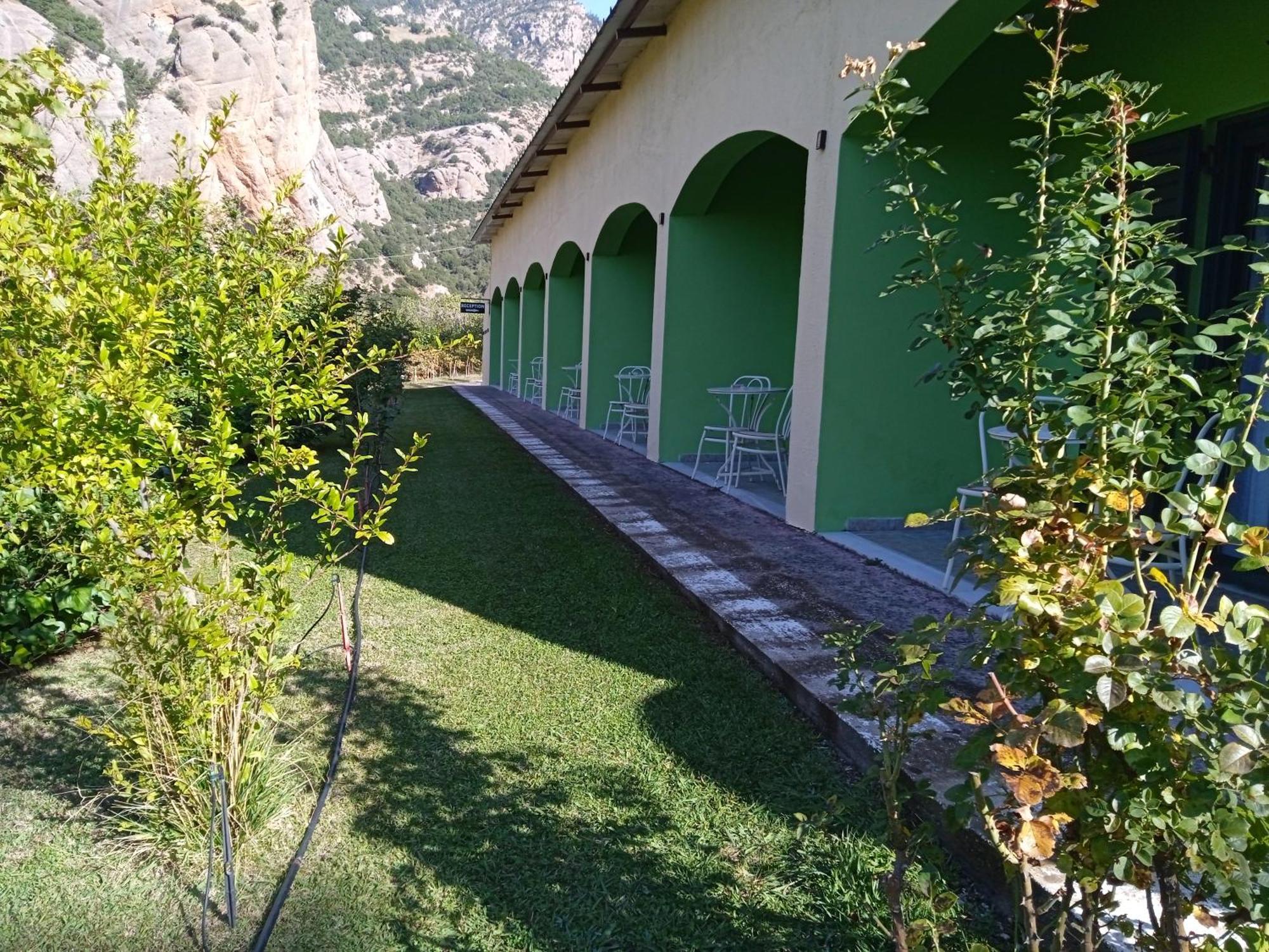 Guesthouse Eleftherios Калаврита Екстериор снимка