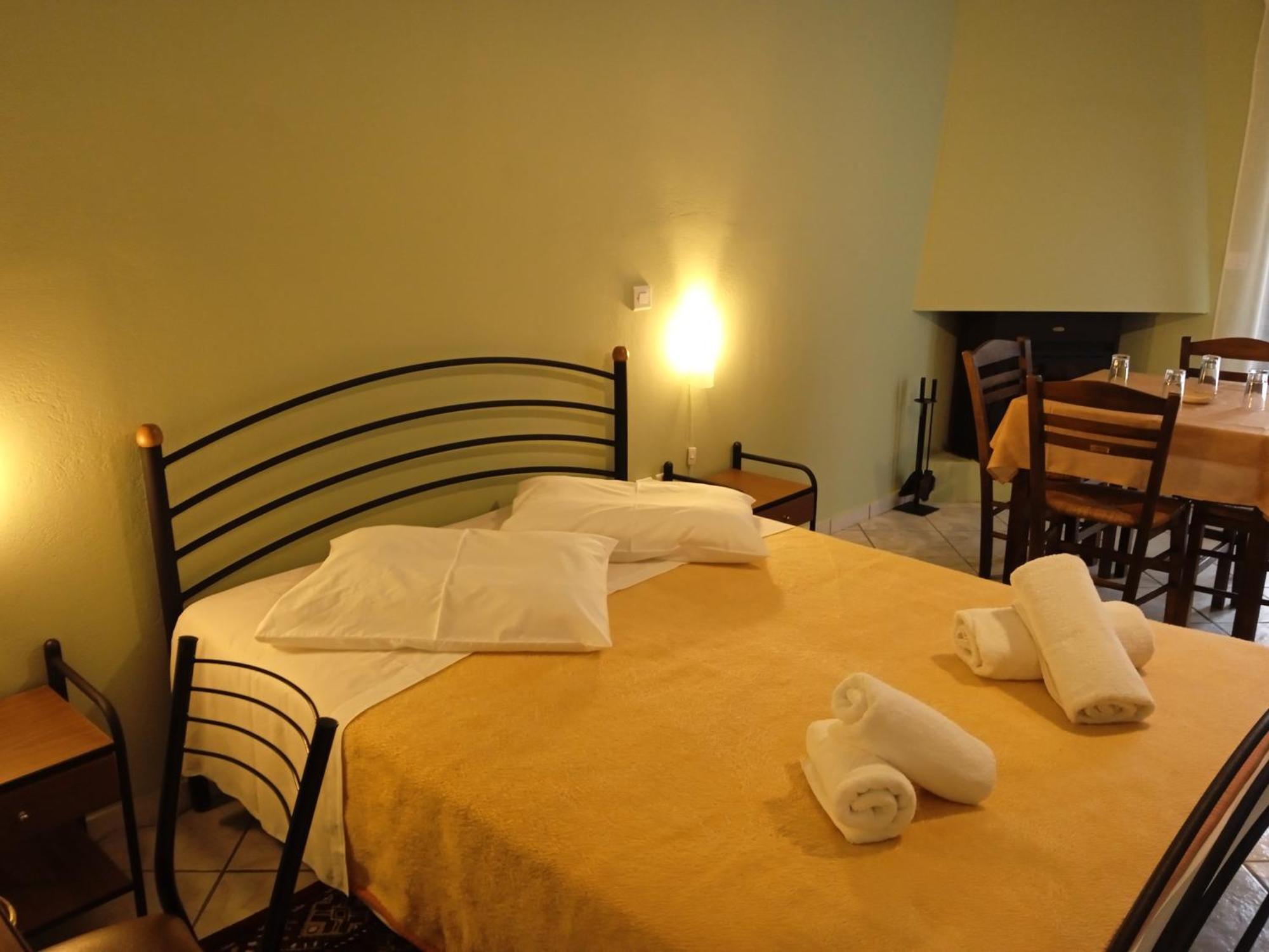 Guesthouse Eleftherios Калаврита Екстериор снимка