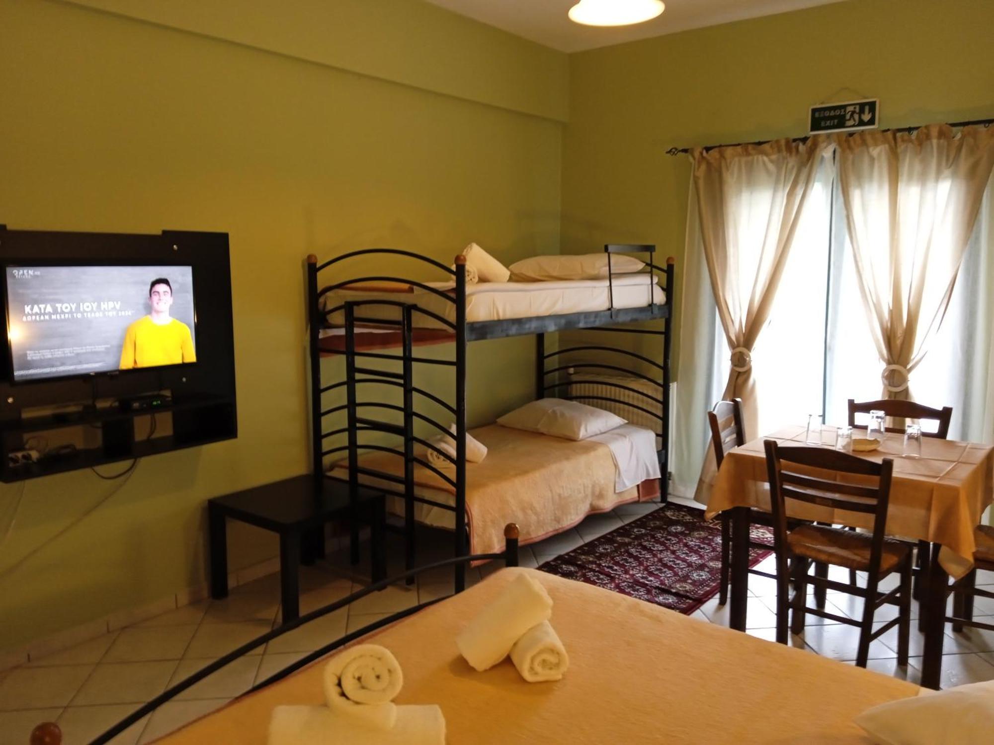 Guesthouse Eleftherios Калаврита Екстериор снимка