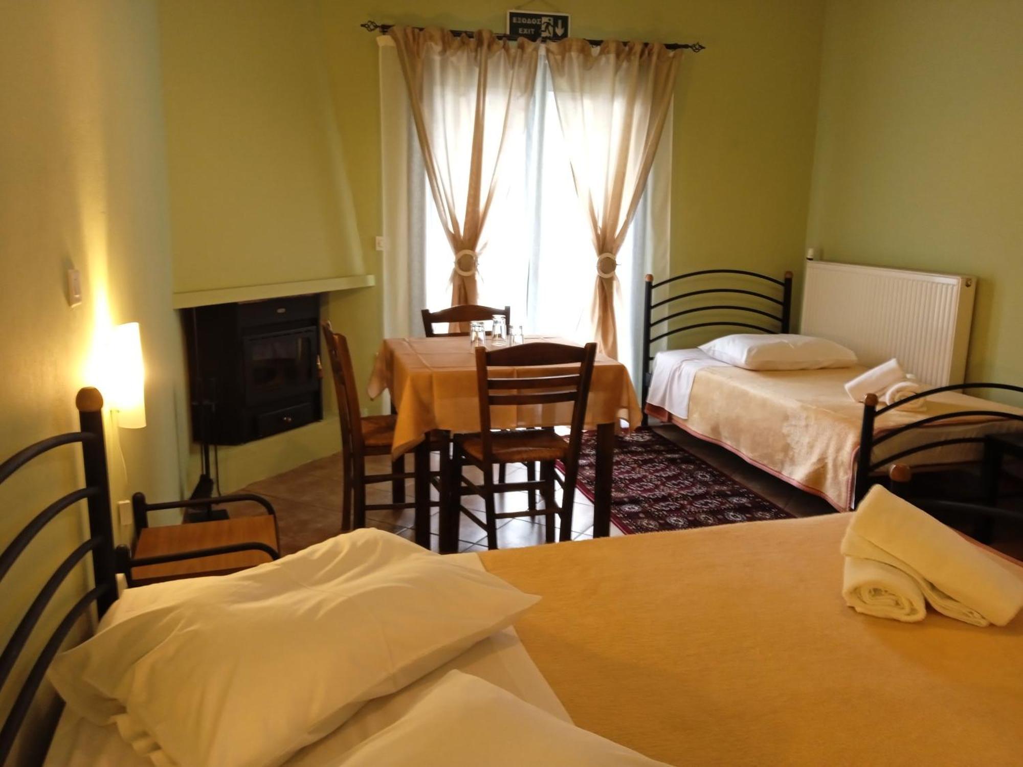 Guesthouse Eleftherios Калаврита Екстериор снимка