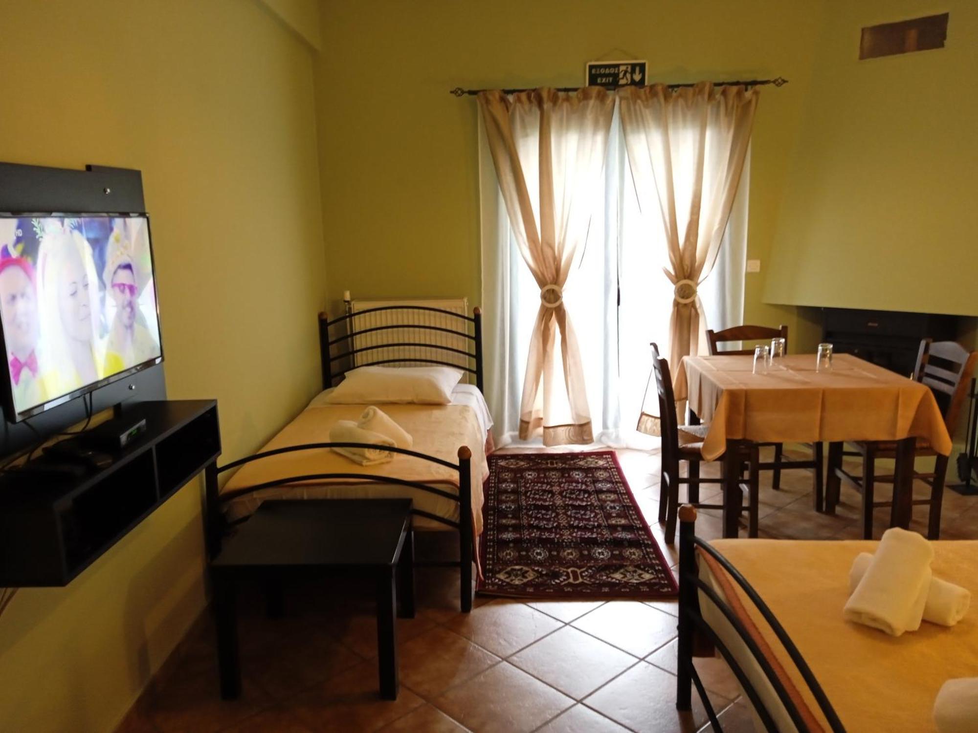 Guesthouse Eleftherios Калаврита Екстериор снимка