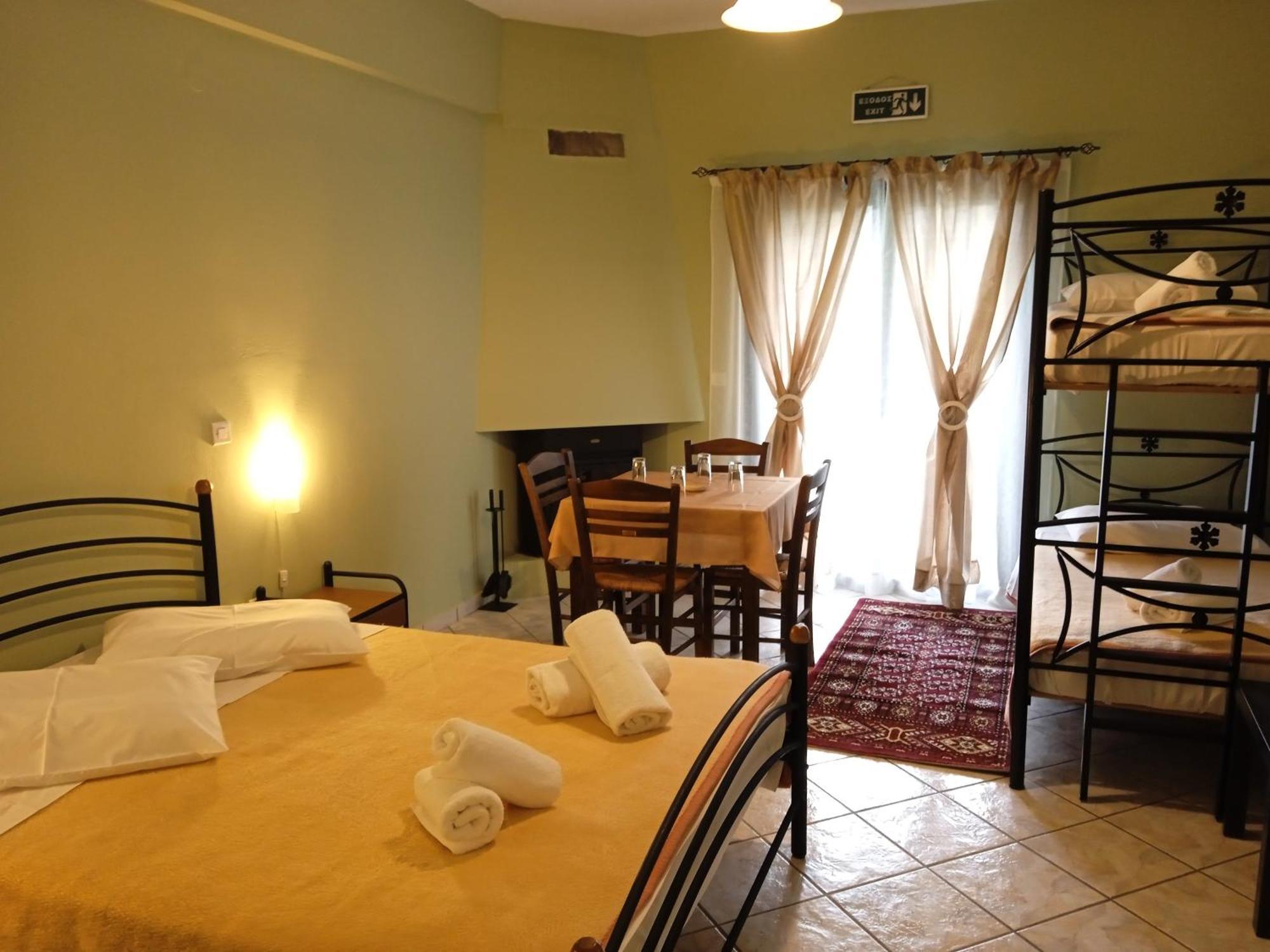 Guesthouse Eleftherios Калаврита Екстериор снимка