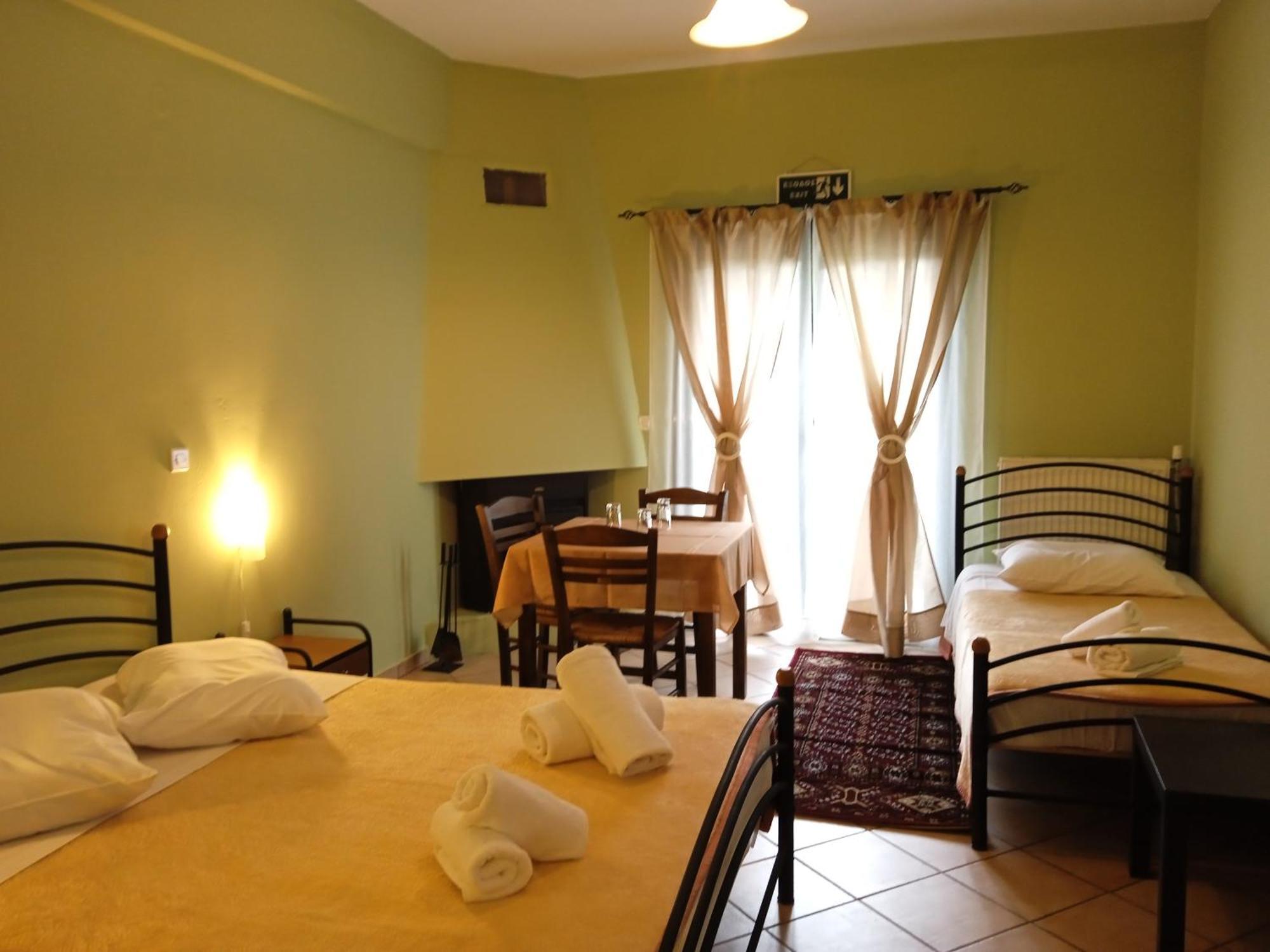 Guesthouse Eleftherios Калаврита Екстериор снимка