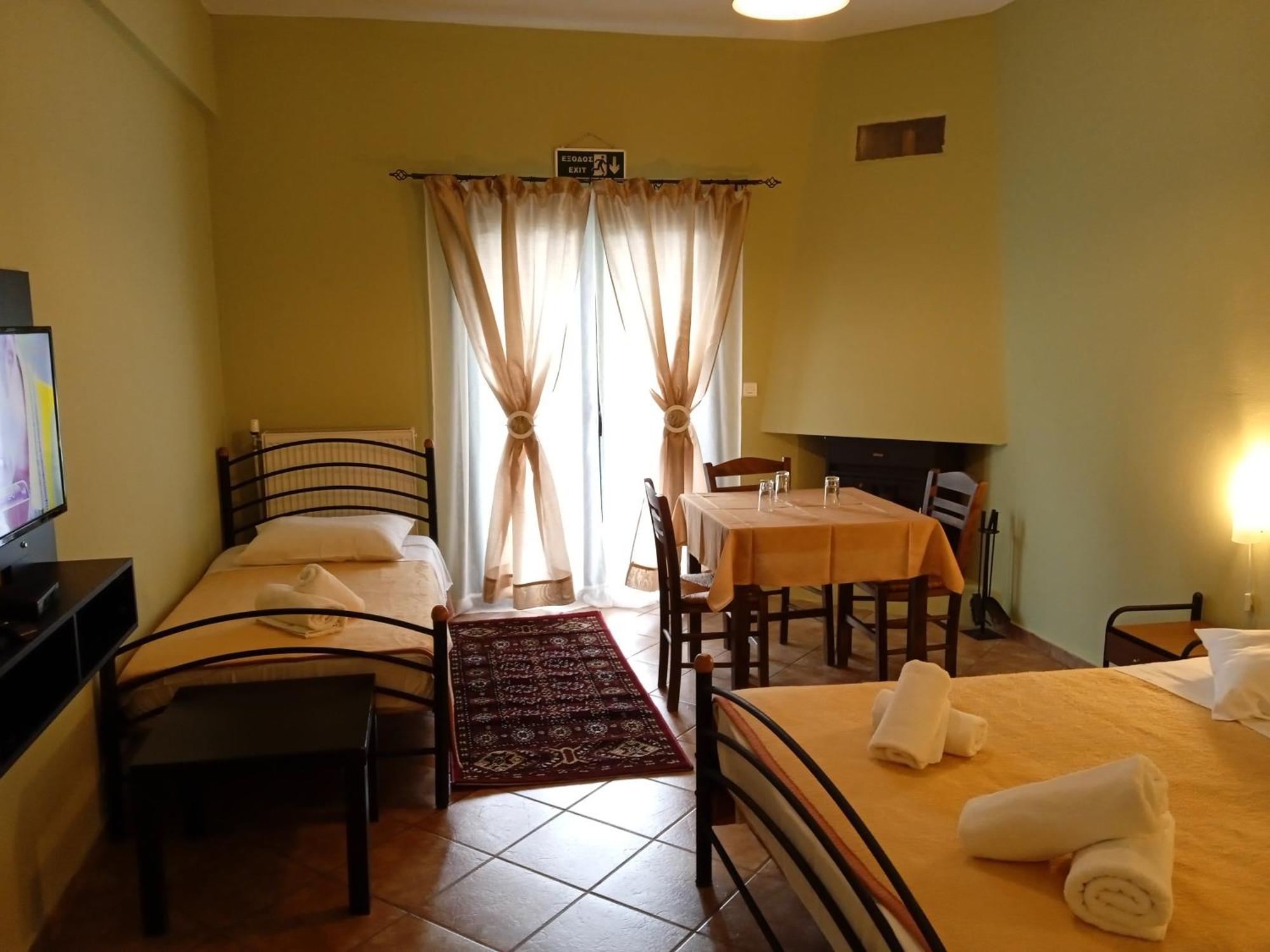 Guesthouse Eleftherios Калаврита Екстериор снимка