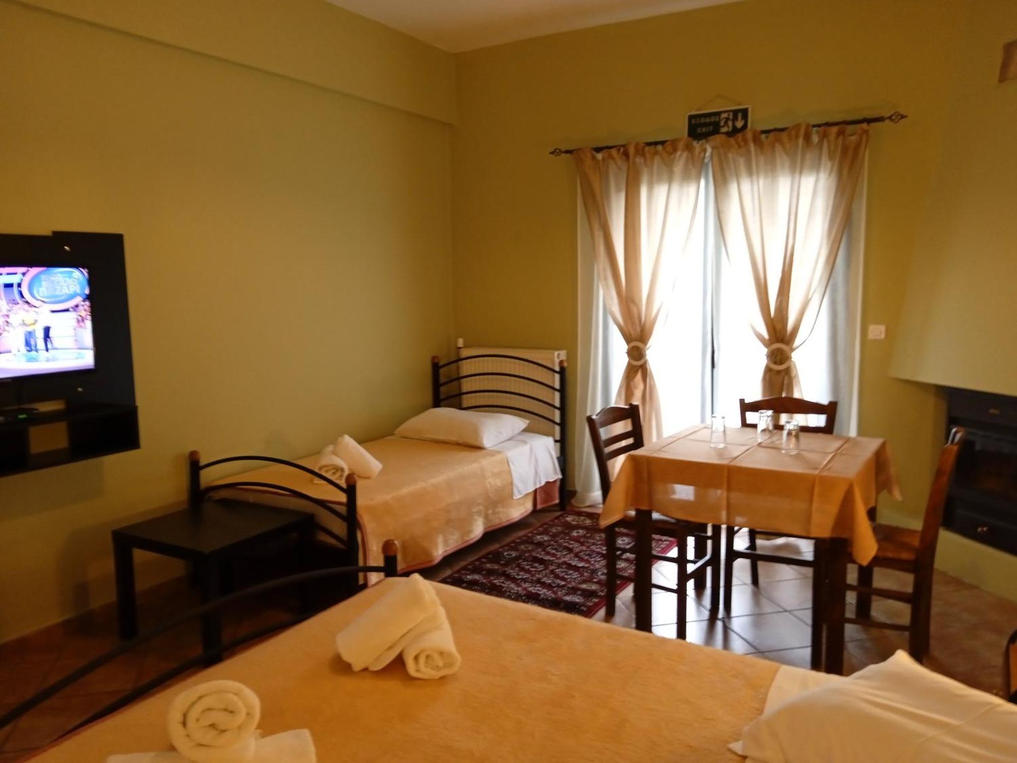 Guesthouse Eleftherios Калаврита Екстериор снимка
