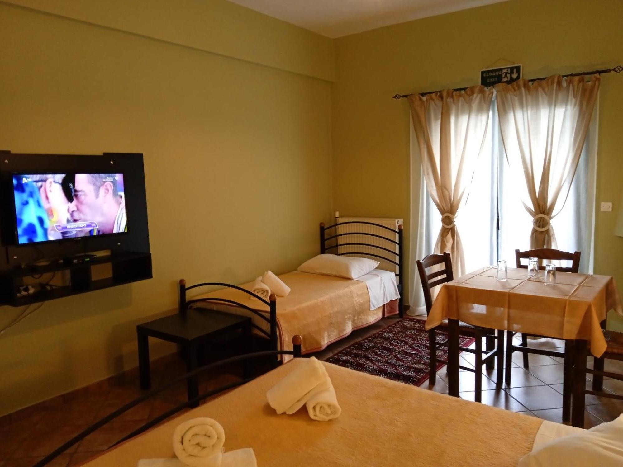 Guesthouse Eleftherios Калаврита Екстериор снимка