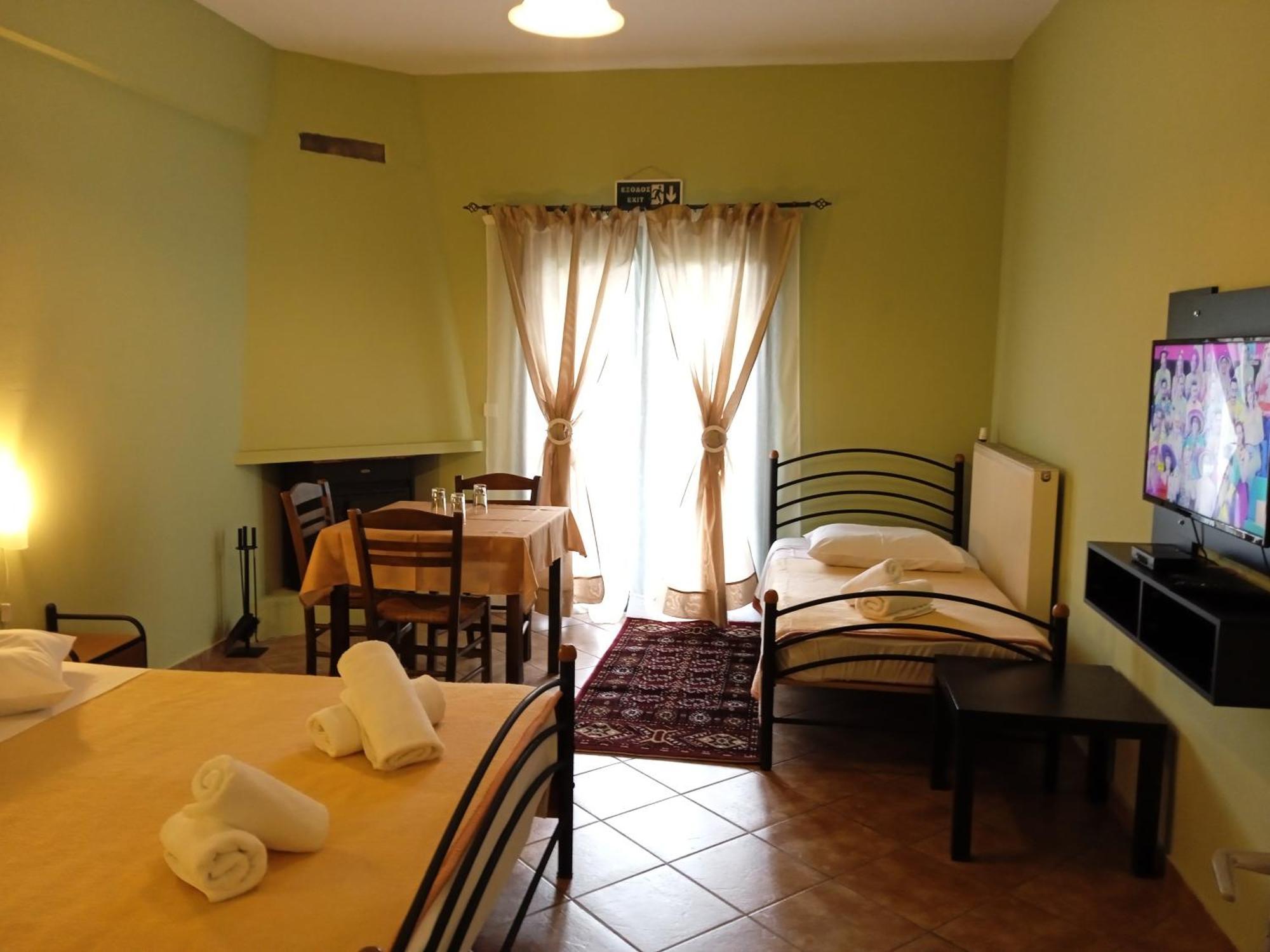 Guesthouse Eleftherios Калаврита Екстериор снимка
